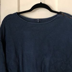 Sweater with shoulder zip